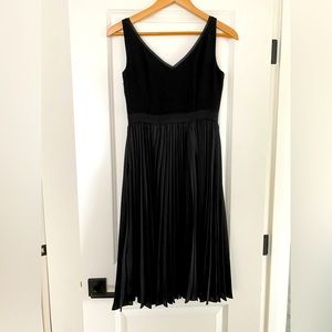 NWOT Banana Republic Black Pleated Dress Size 00 Petite
